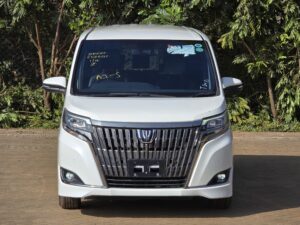 2019-toyota-esquire-non-hybrid